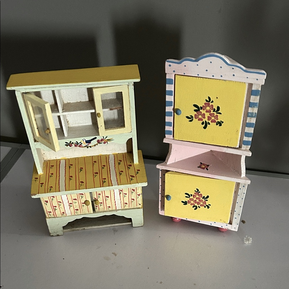 Vintage Dollhouse Furniture Set with Floral Design